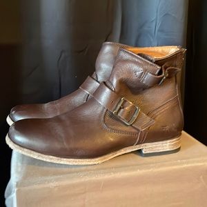Frye Ankle Boots. Women’s. Rear Zipper. Size 8.5. Worn once. Like New